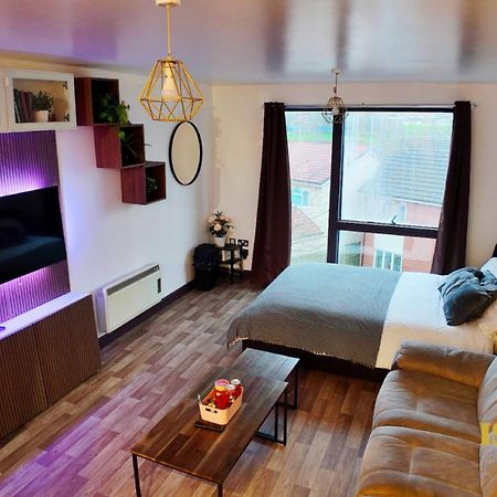 Luxurious Birmingham City Apartment Exterior photo